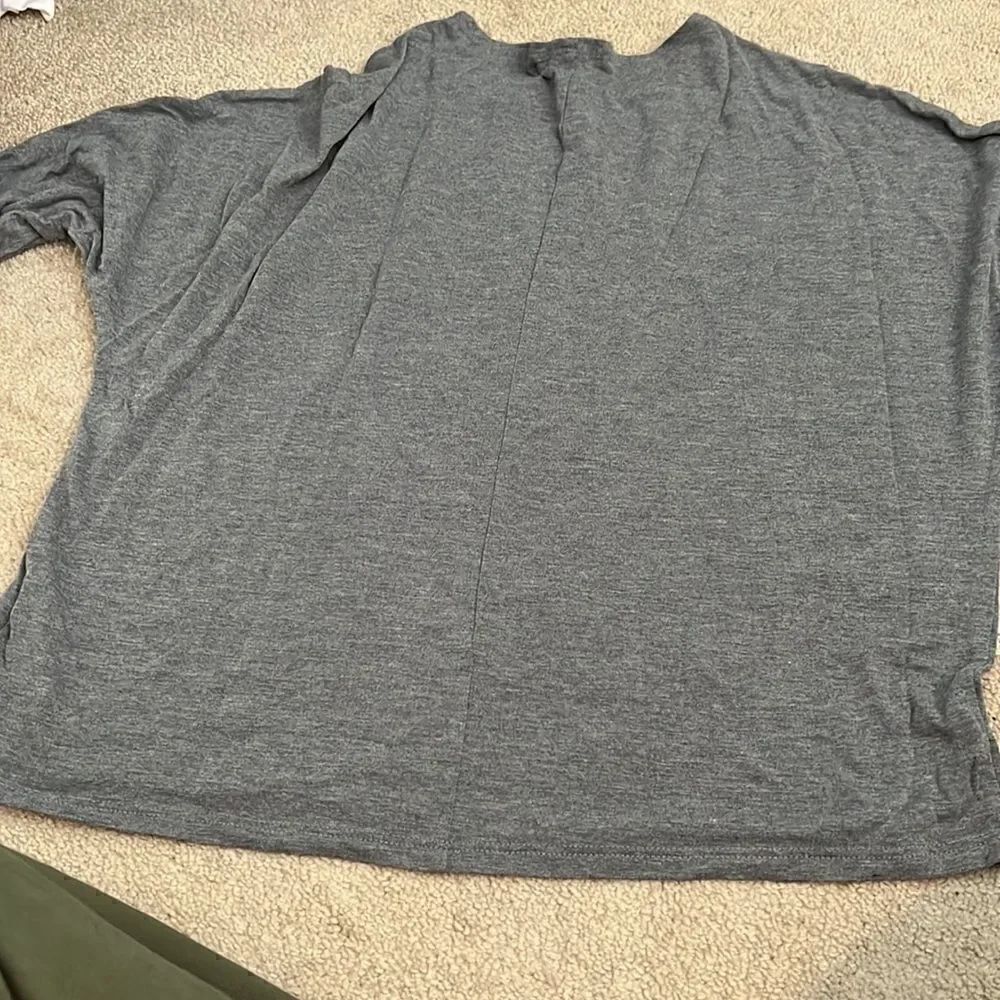 Gap Grey Tee Small new - Picture 5 of 5